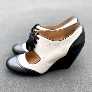 Crown Vintage Black and Ivory Women's Size 8.5 Wedge Shoes